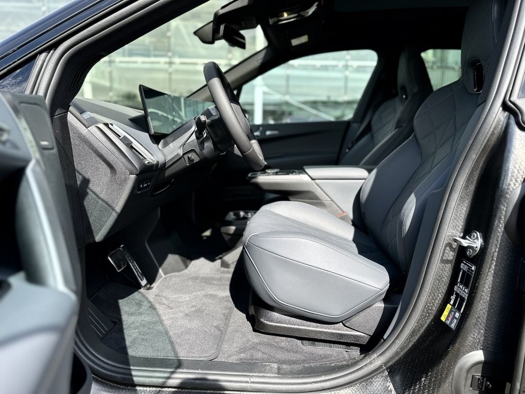 BMW iX 2025