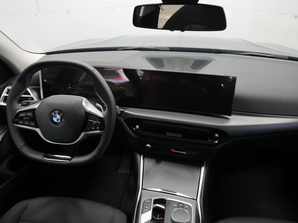 BMW 318 2024