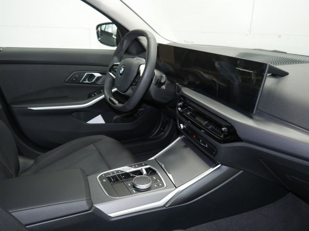 BMW 318 2024
