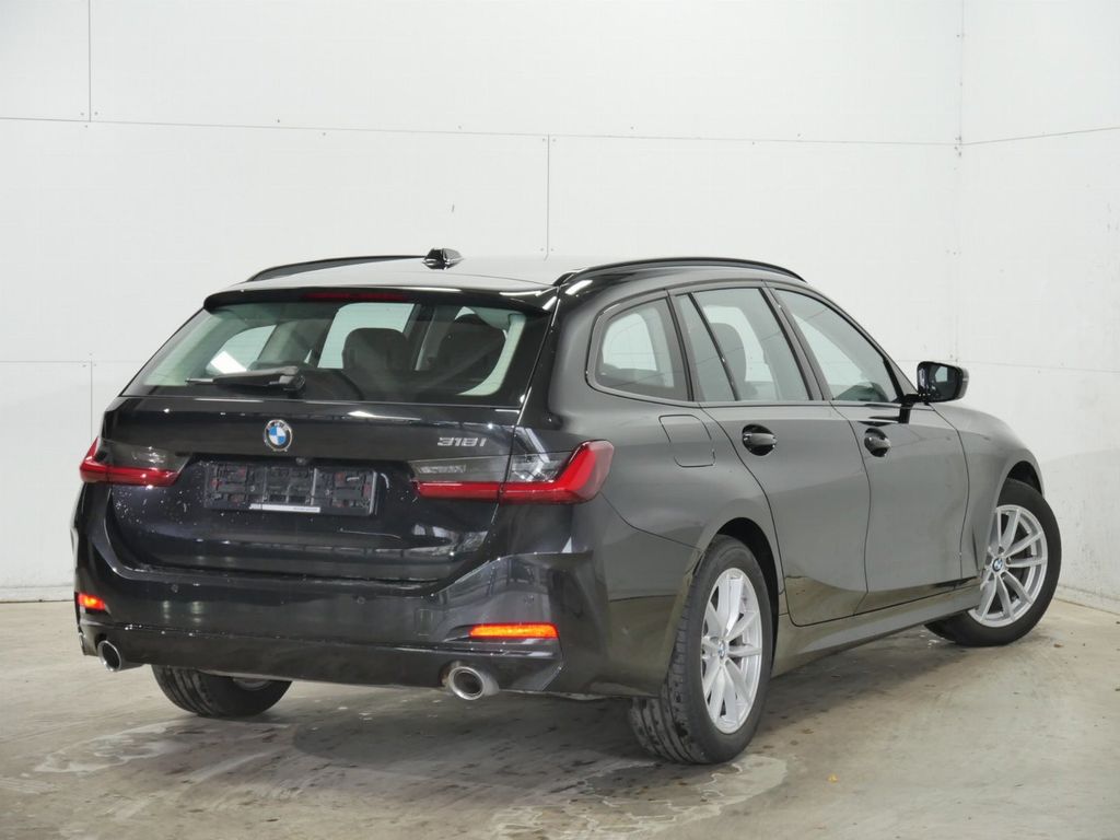 BMW 318 2024