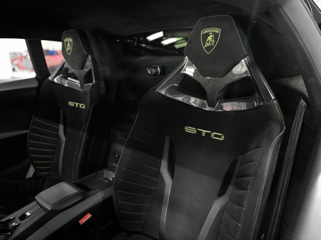 Lamborghini Huracán 2021