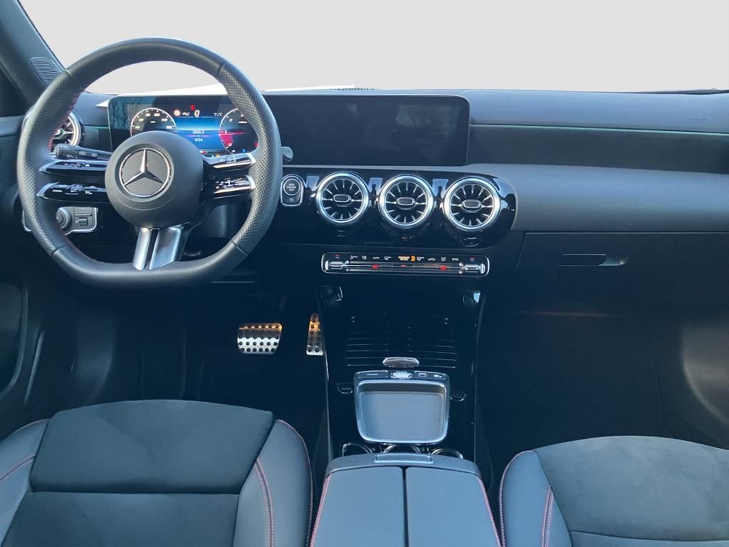 Mercedes-Benz A 200 2025