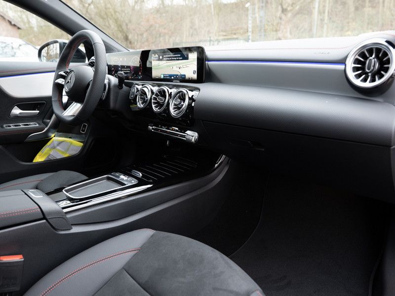 Mercedes-Benz CLA 200 2025