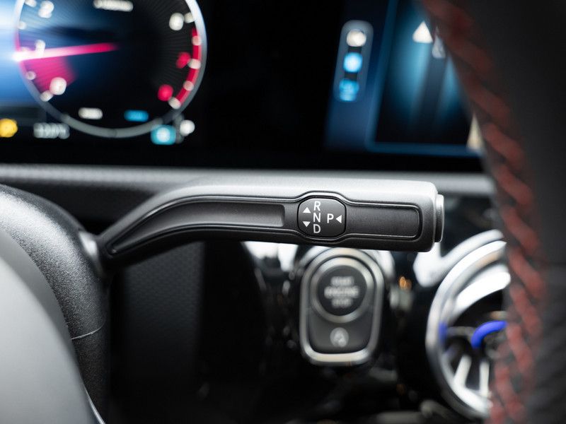 Mercedes-Benz CLA 200 2025