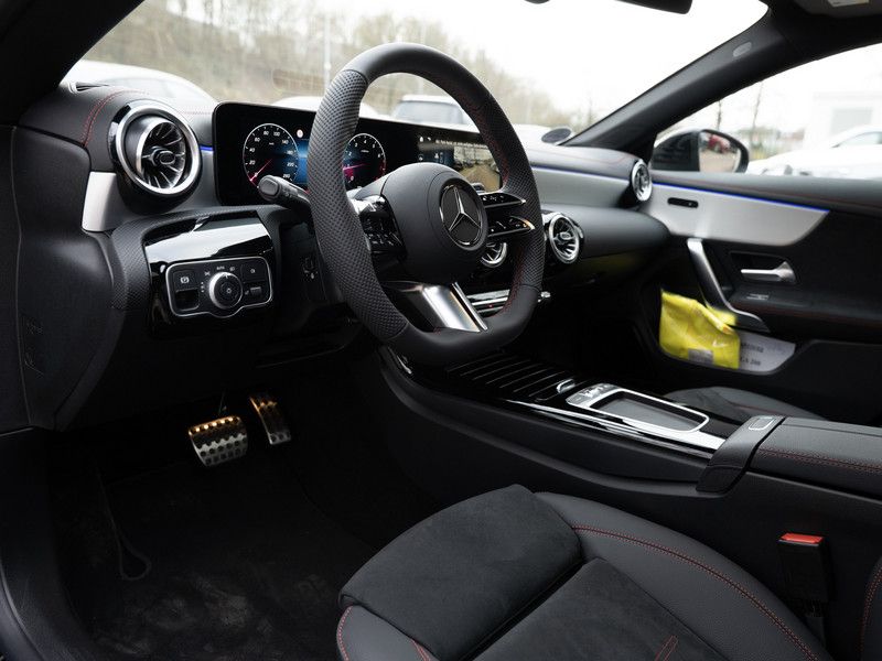 Mercedes-Benz CLA 200 2025