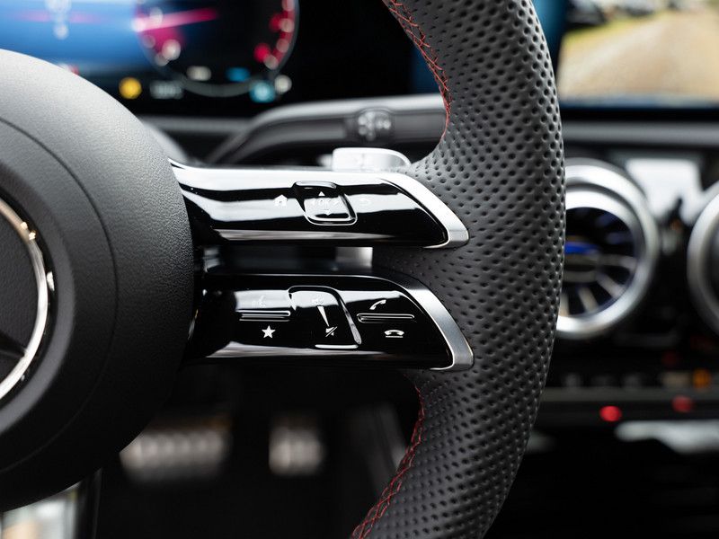 Mercedes-Benz CLA 200 2025