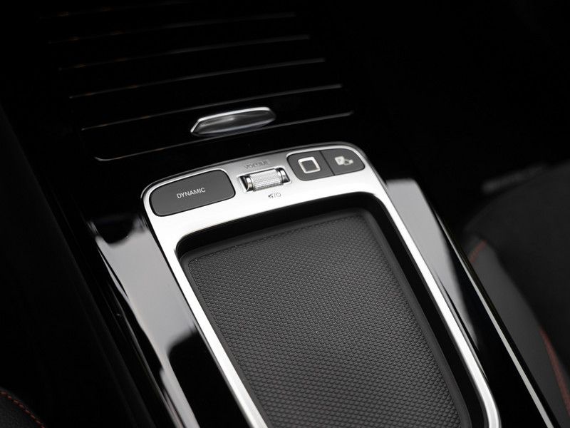 Mercedes-Benz CLA 200 2025