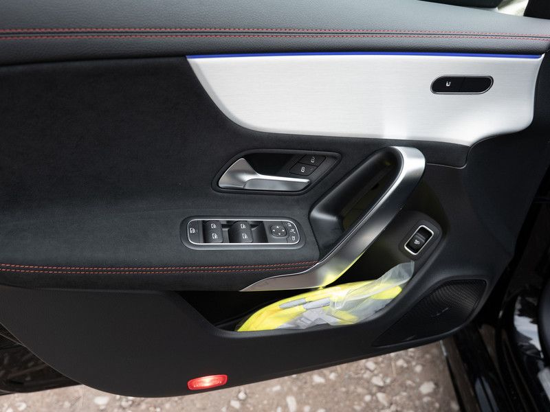 Mercedes-Benz CLA 200 2025