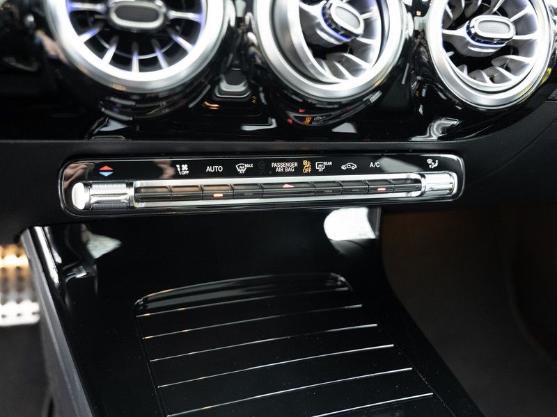 Mercedes-Benz CLA 200 2025