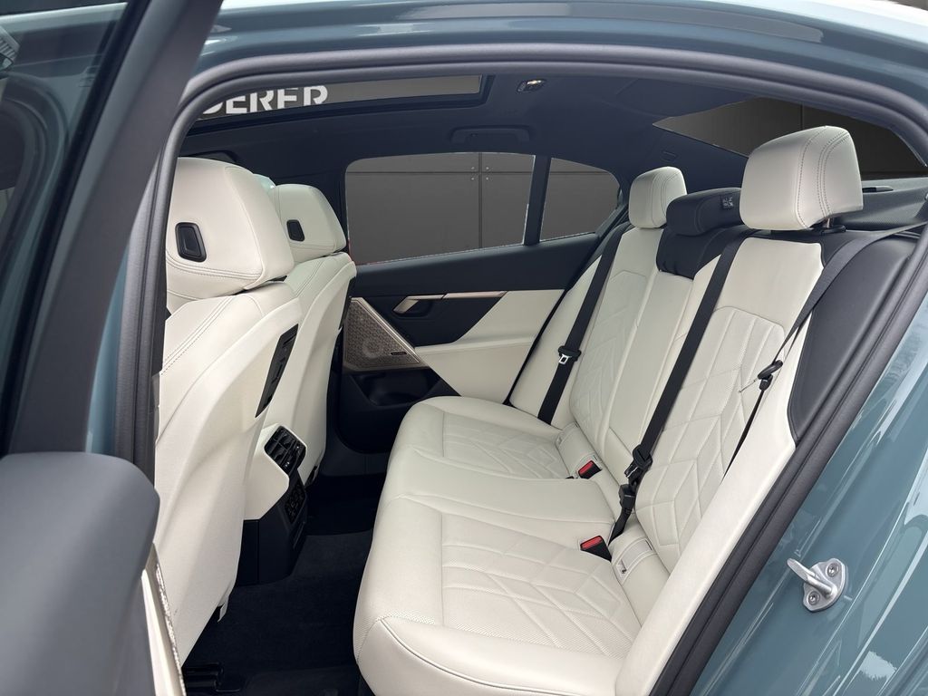 BMW i5 2024