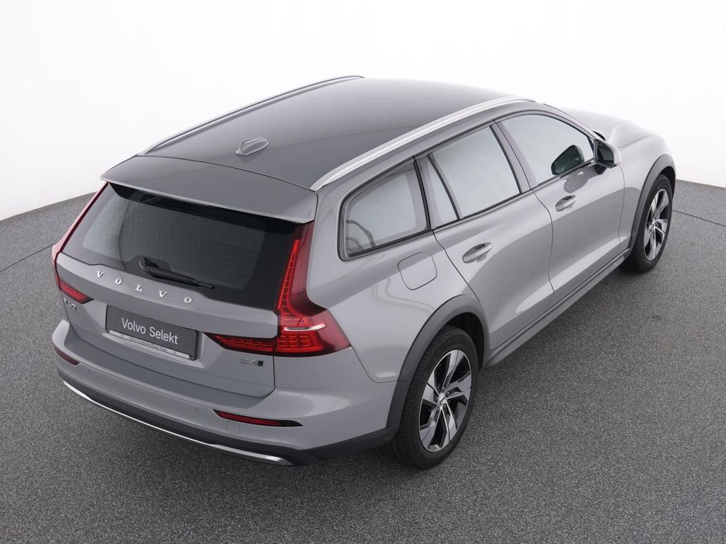 Volvo V60 Cross Country 2023