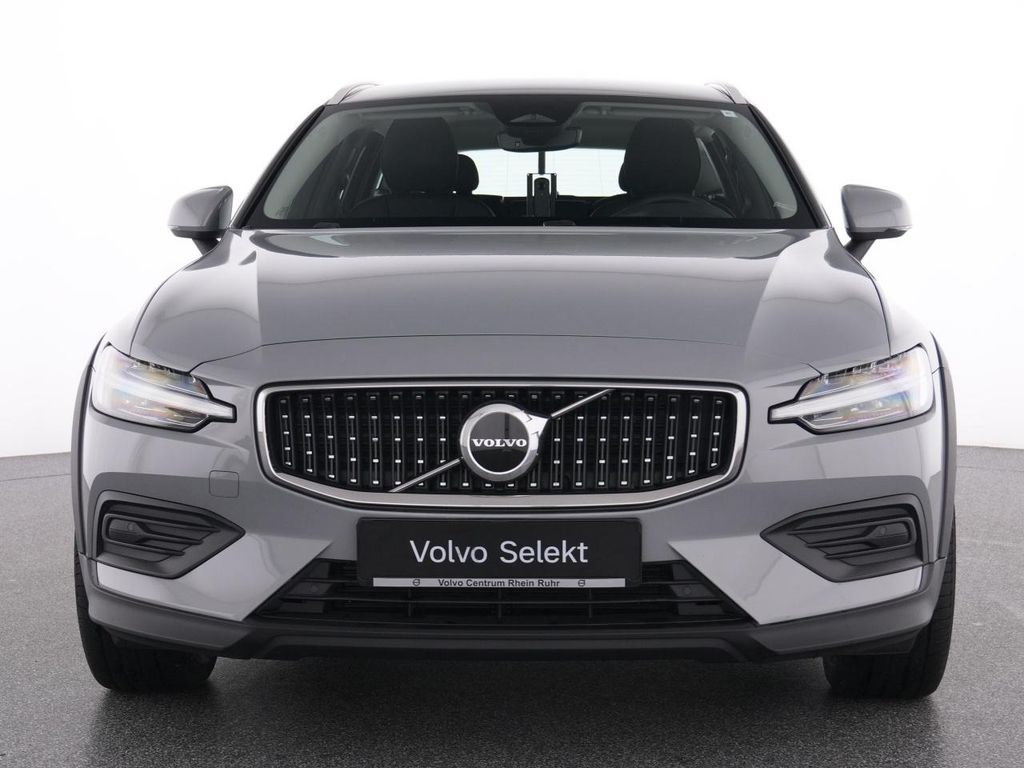 Volvo V60 Cross Country 2023