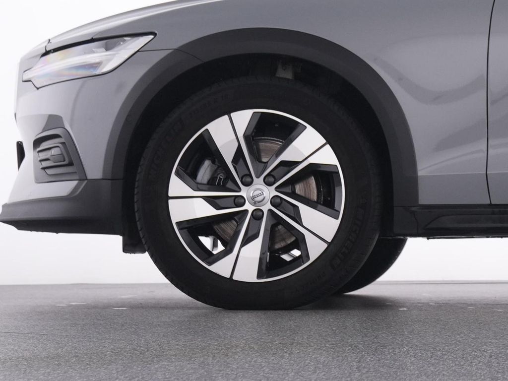 Volvo V60 Cross Country 2023