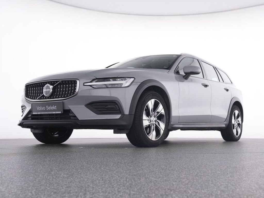 Volvo V60 Cross Country 2023