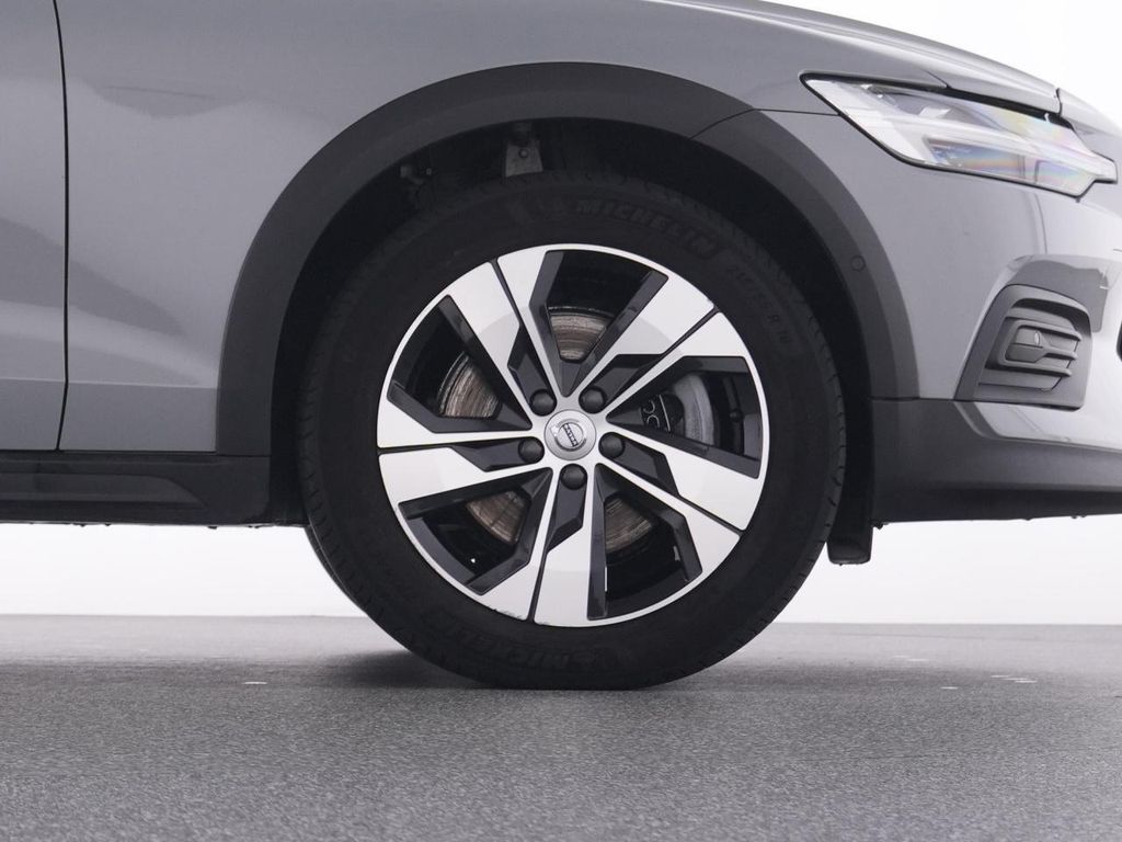 Volvo V60 Cross Country 2023