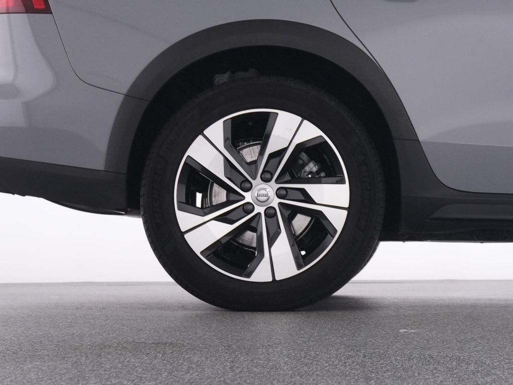 Volvo V60 Cross Country 2023
