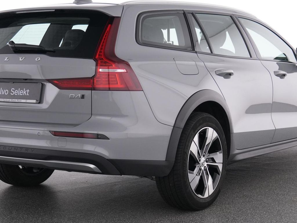 Volvo V60 Cross Country 2023