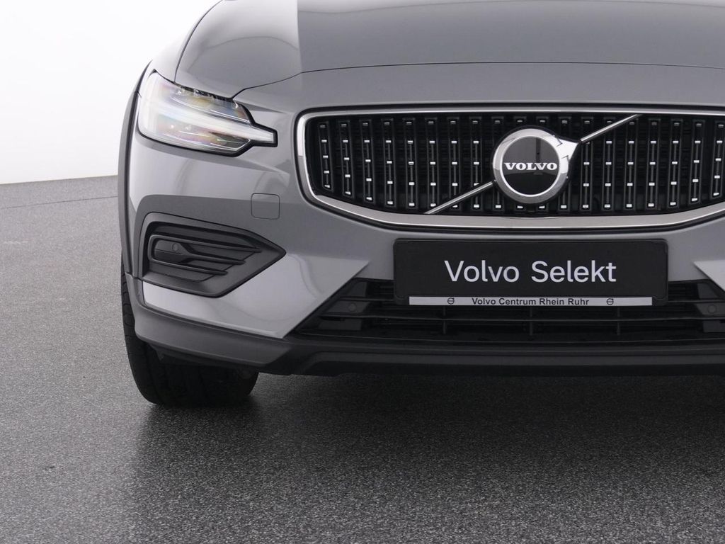 Volvo V60 Cross Country 2023