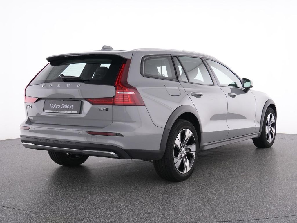 Volvo V60 Cross Country 2023