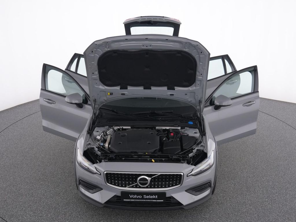 Volvo V60 Cross Country 2023
