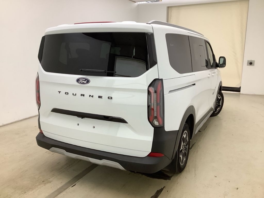 Ford Tourneo Custom 2025