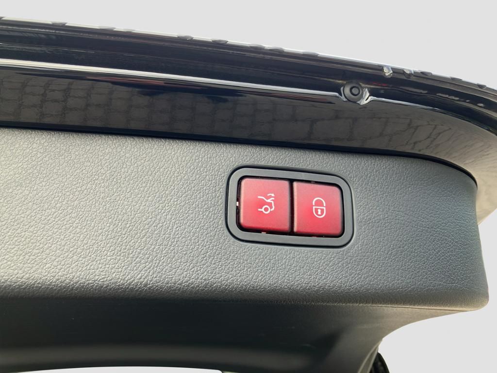 Mercedes-Benz C 300 2025