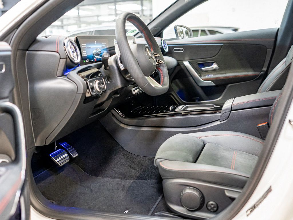 Mercedes-Benz CLA 200 2025