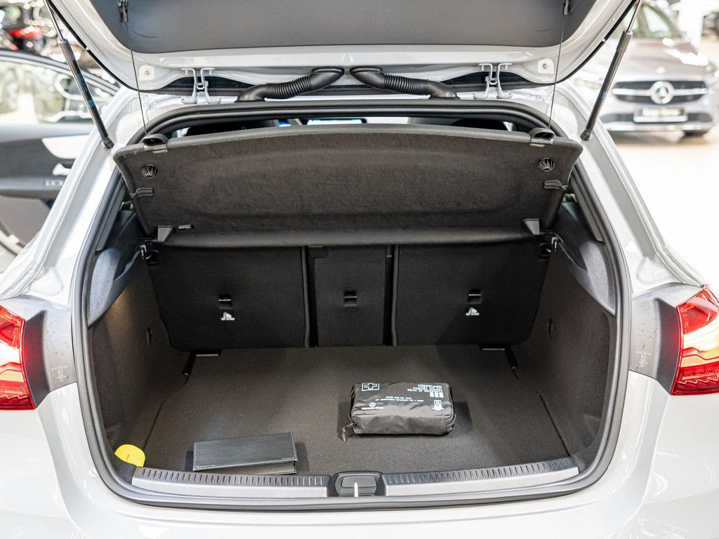 Mercedes-Benz A 180 2025