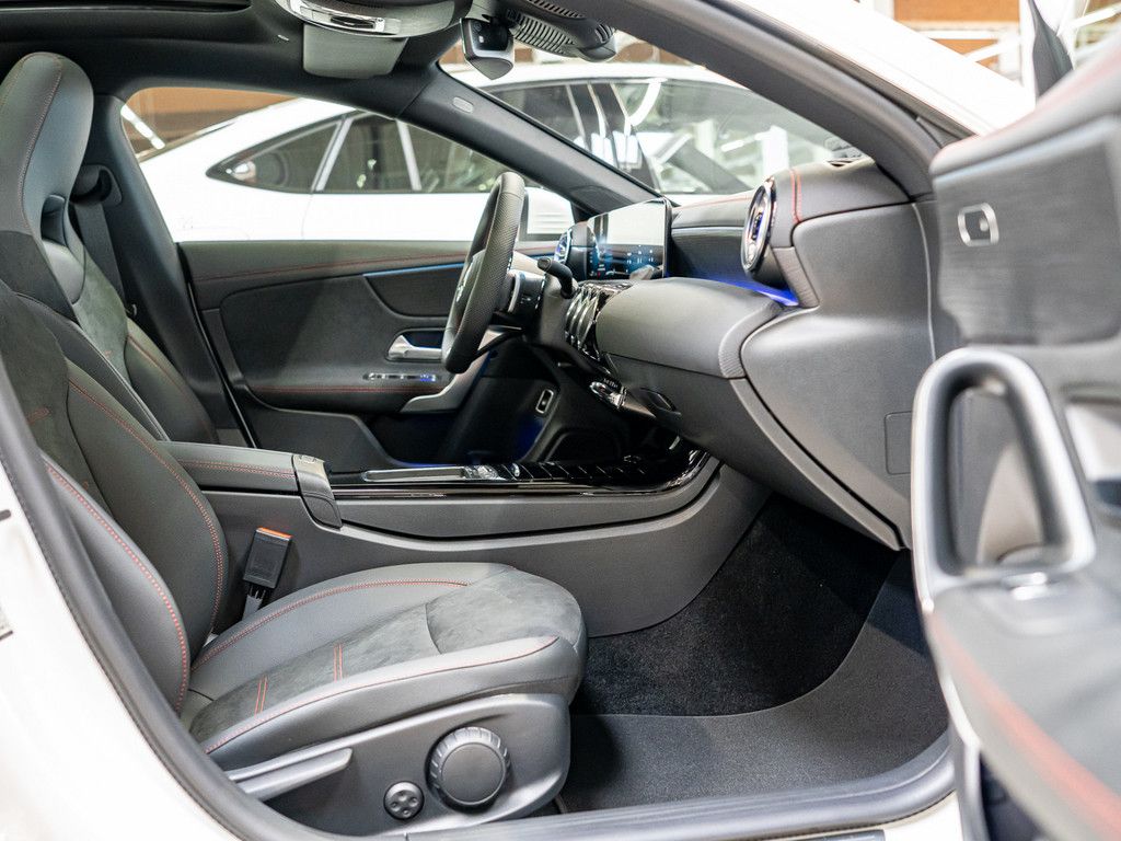Mercedes-Benz CLA 200 2025