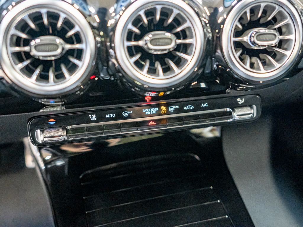 Mercedes-Benz A 180 2025