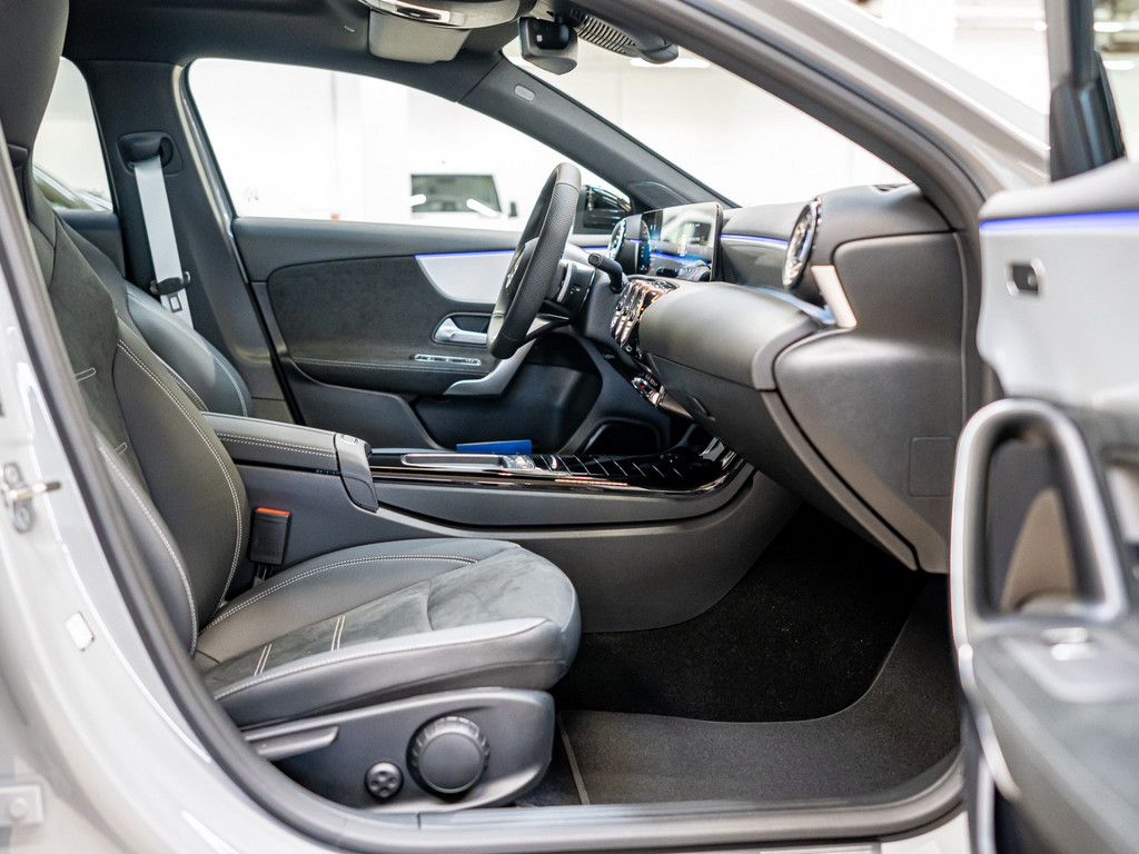 Mercedes-Benz A 180 2025