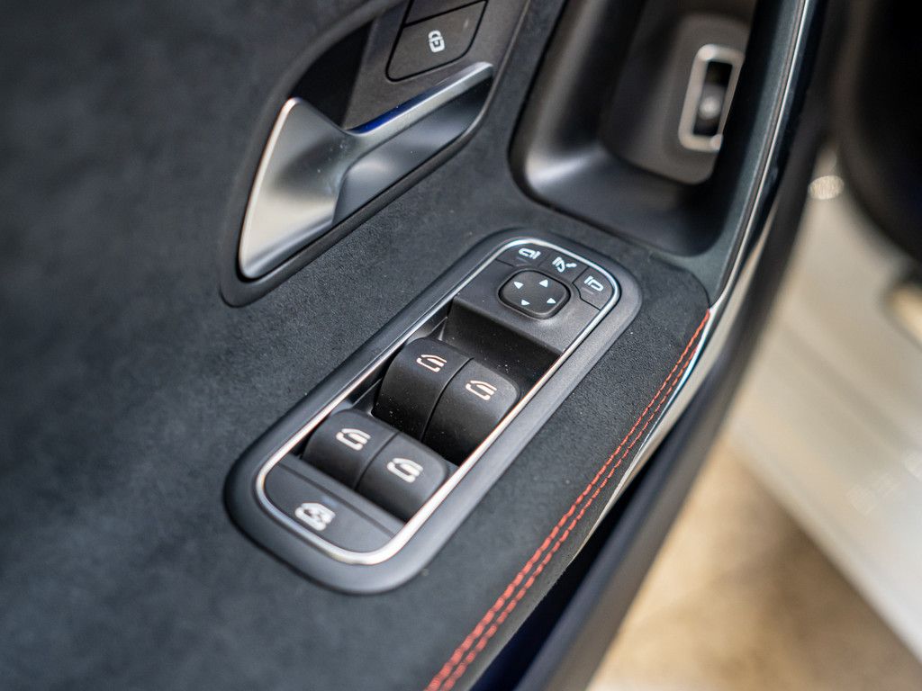 Mercedes-Benz CLA 200 2025
