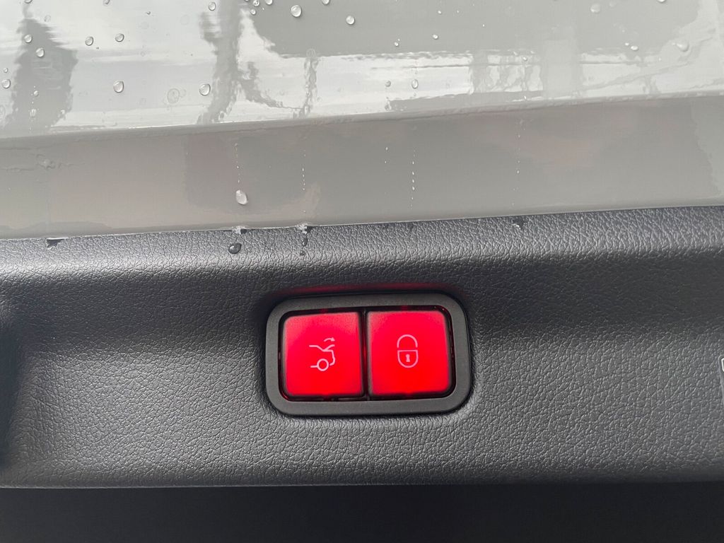 Mercedes-Benz EQE 2024