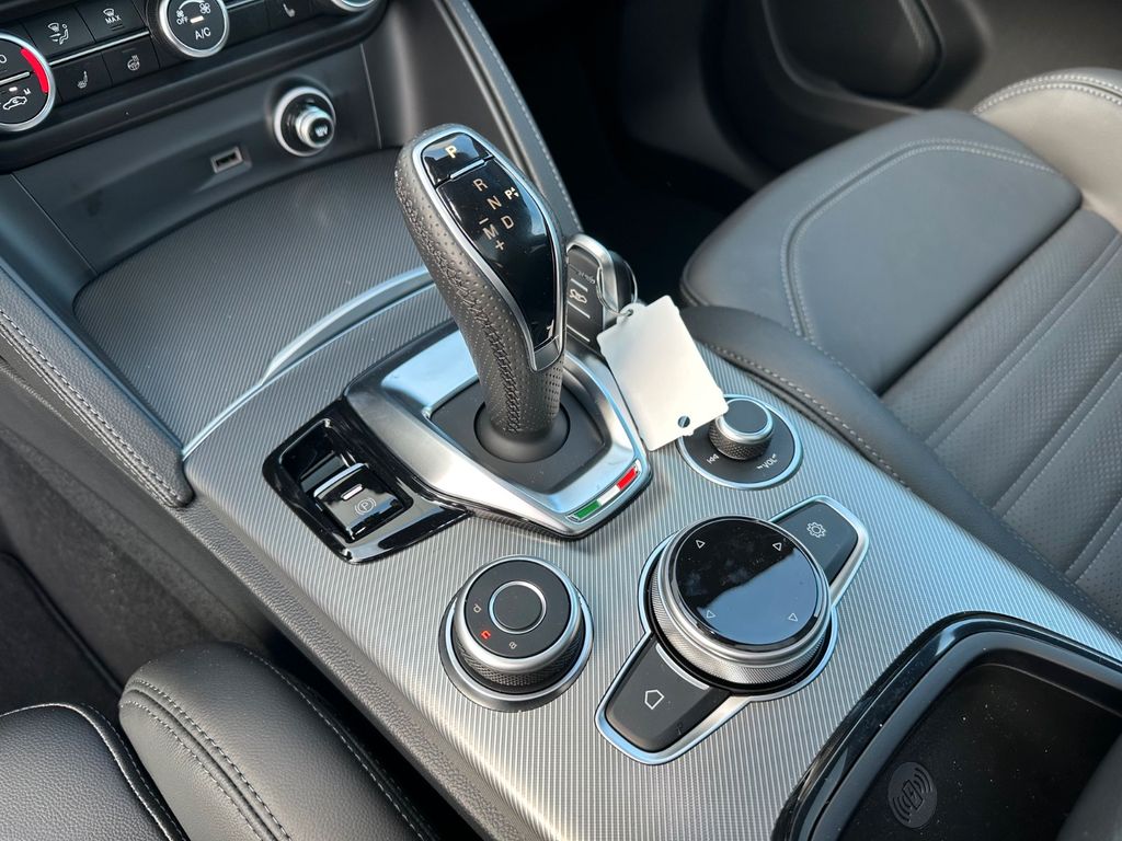 Alfa Romeo Stelvio 2025