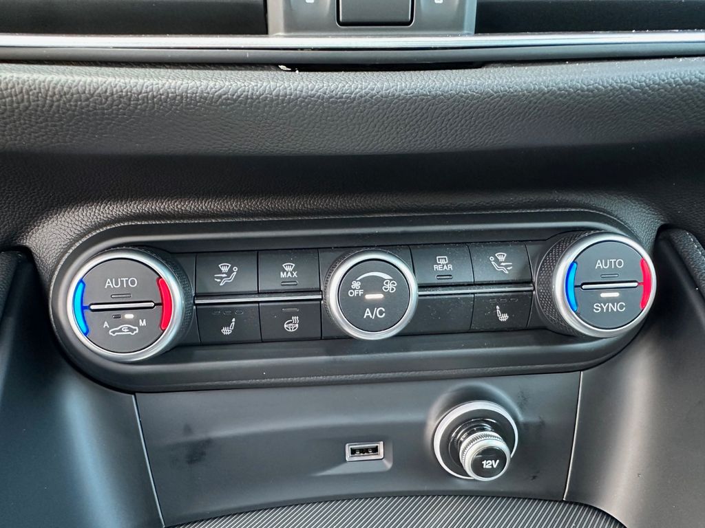 Alfa Romeo Stelvio 2025