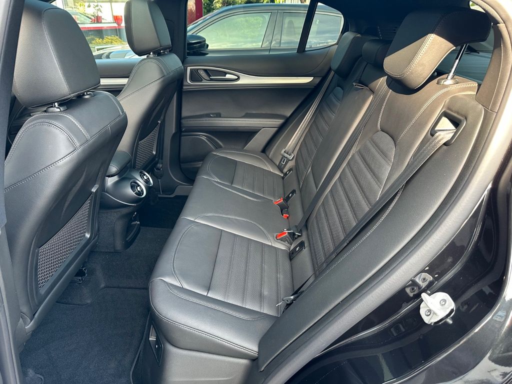 Alfa Romeo Stelvio 2025