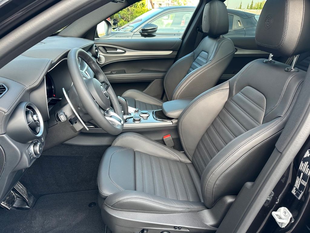 Alfa Romeo Stelvio 2025