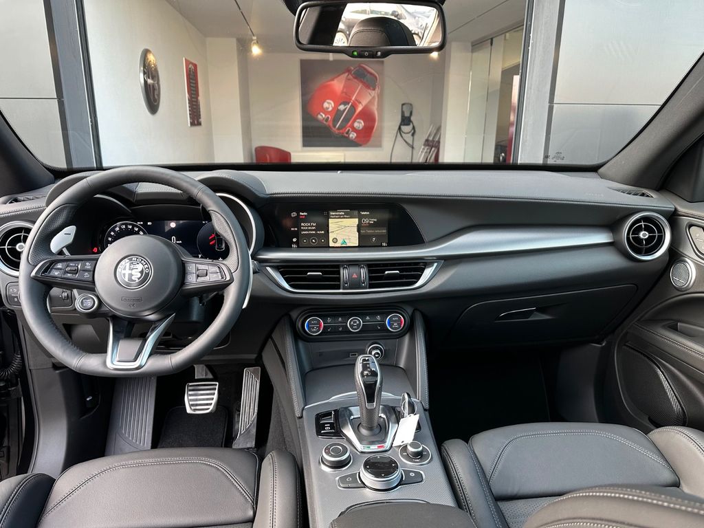 Alfa Romeo Stelvio 2025