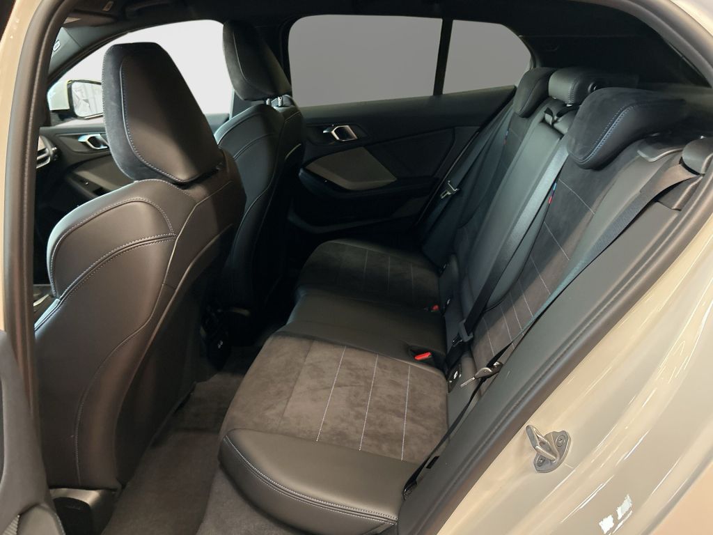 BMW 118 2025
