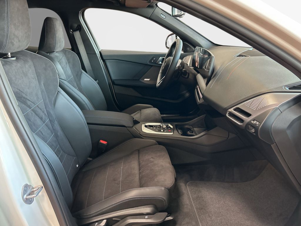 BMW 118 2025