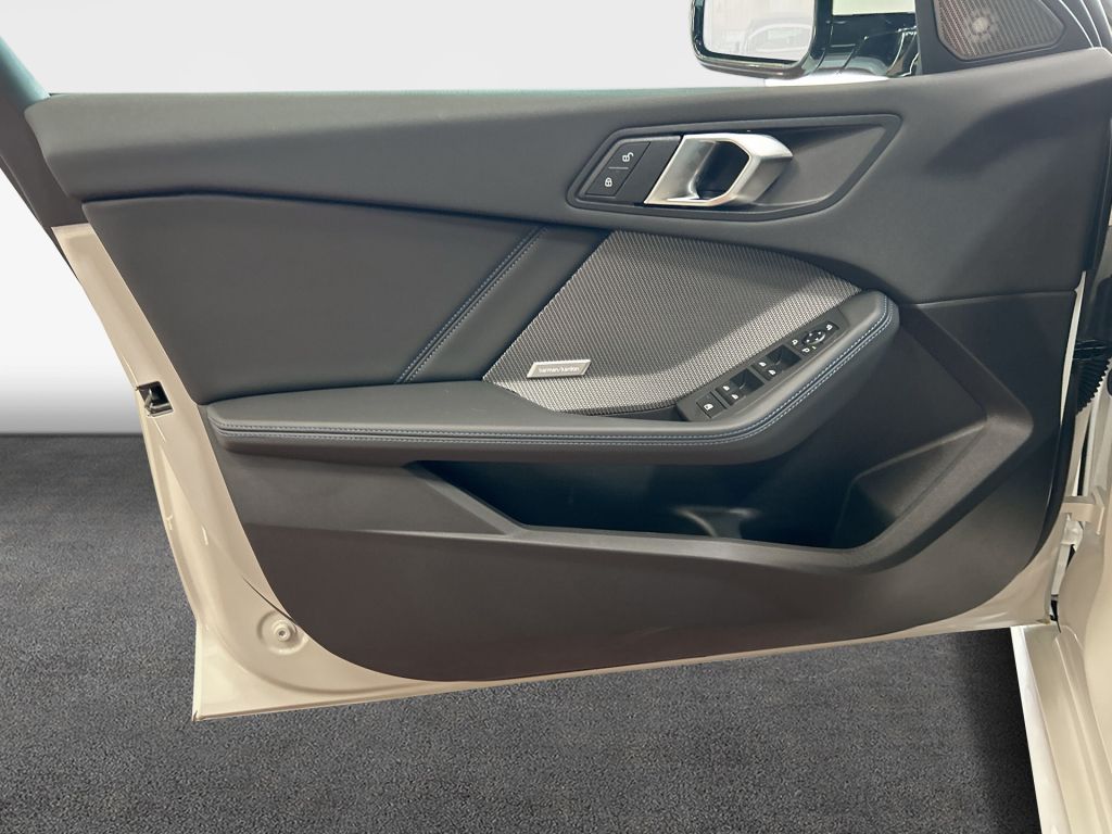 BMW 118 2025