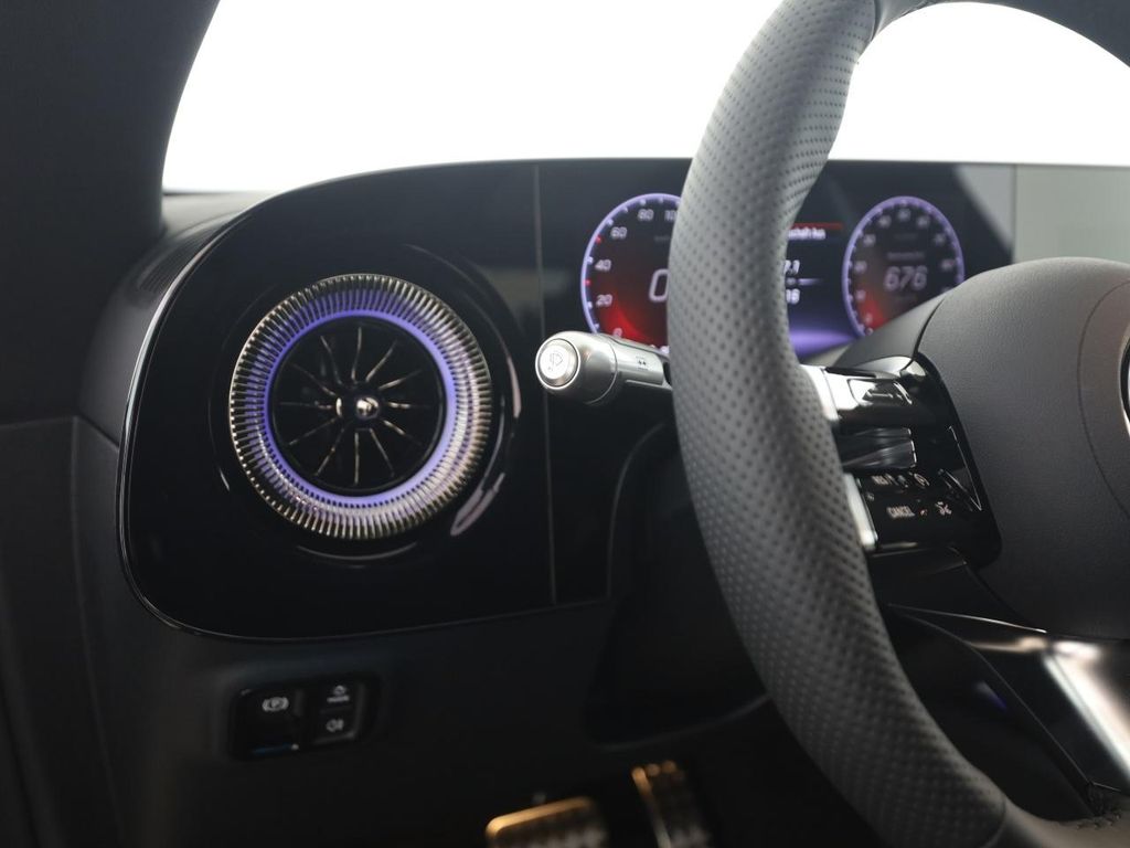 Mercedes-Benz CLA 350 2025