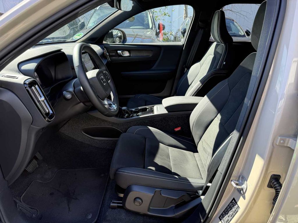 Volvo EX40 2025