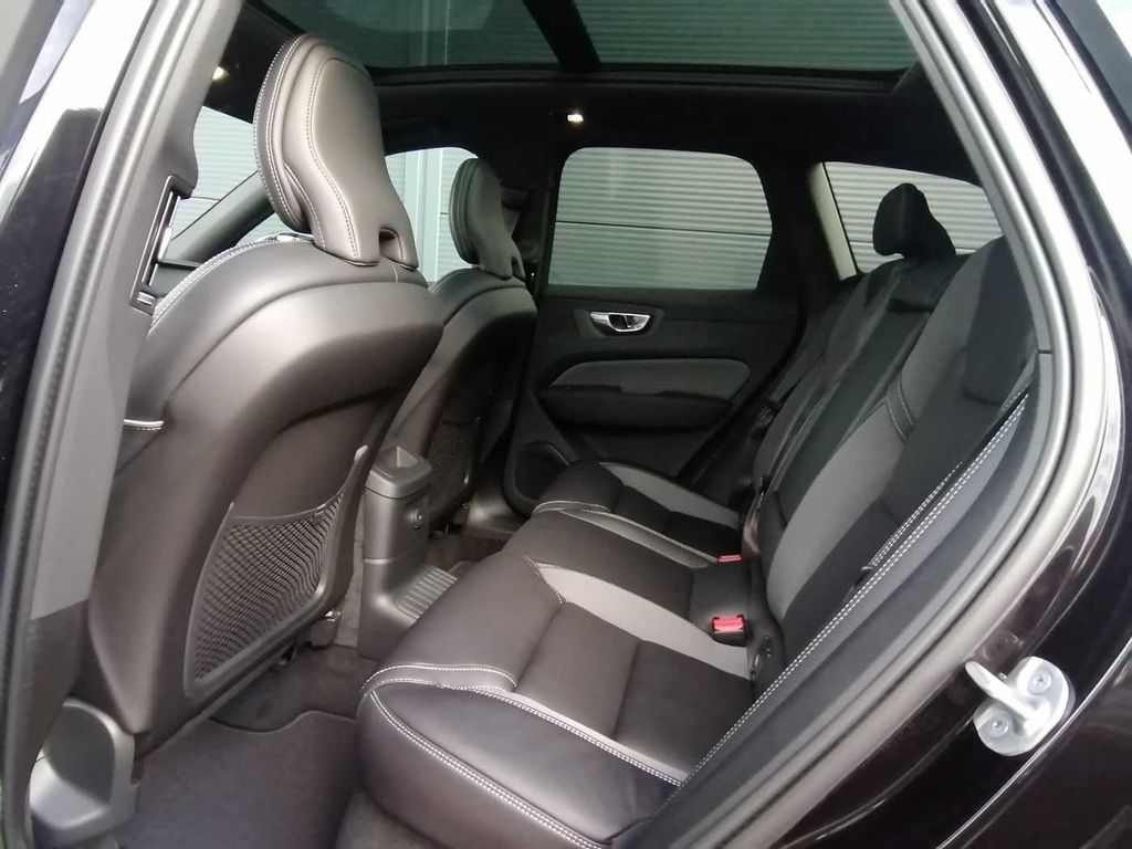 Volvo XC60 2025