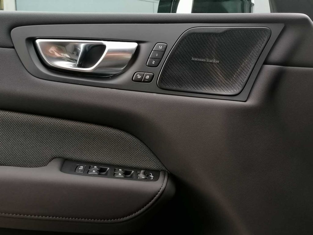 Volvo XC60 2025