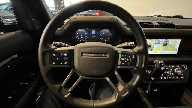 Land Rover Defender 2024