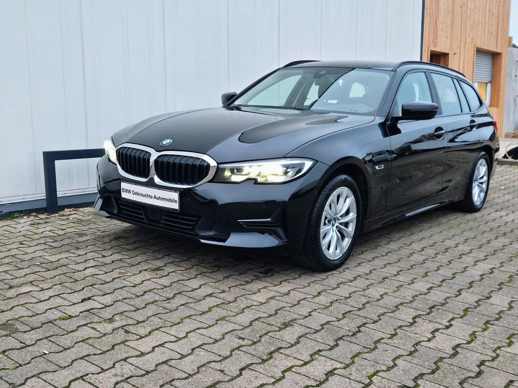 BMW 330 2022