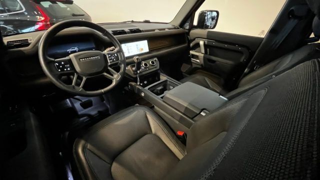 Land Rover Defender 2024