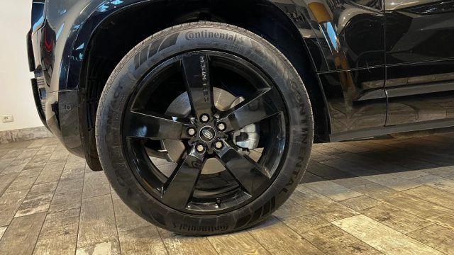 Land Rover Defender 2024