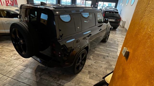 Land Rover Defender 2024